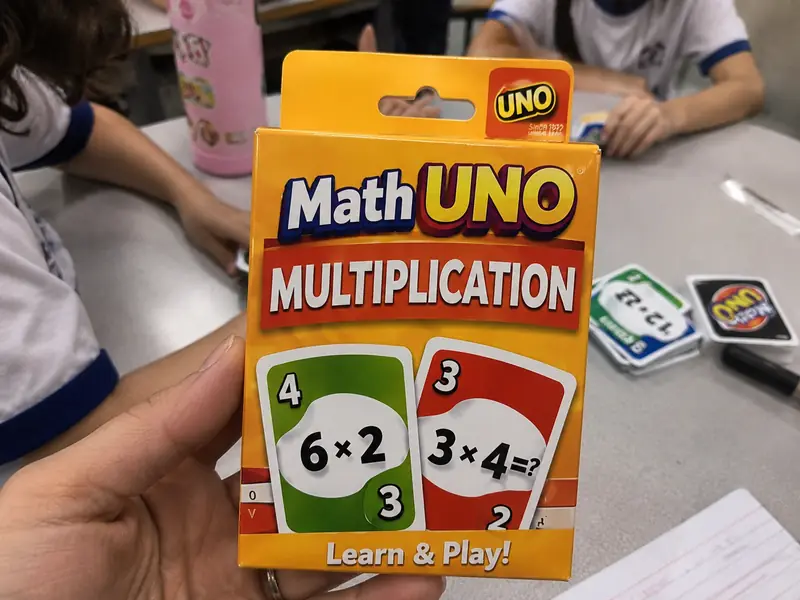 Parents and teachers playing Math UNO 1